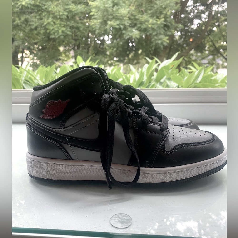 Air Jordan 1 Mid GS 'Shadow'